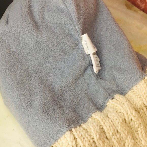 Columbia Oatmeal Chunky Knit Cream Pom Pom Beanie - Picture 5 of 7